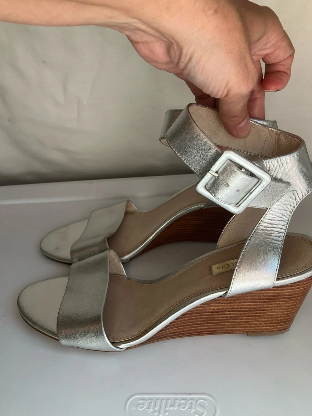 Louise et Cie Punya Wedge Sandals silver metallic leather wood heel size 9